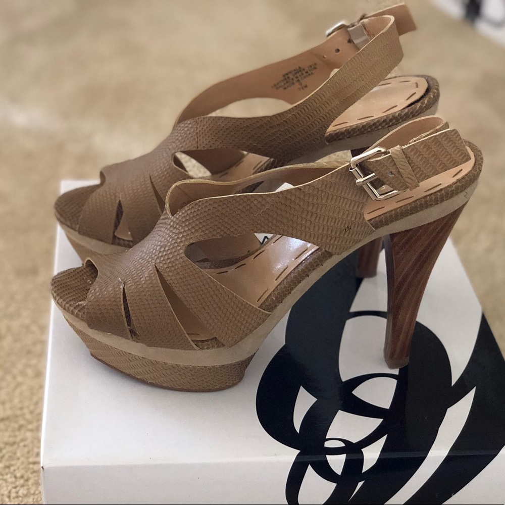 Nine West, nude platform heel sandals, size 7.5